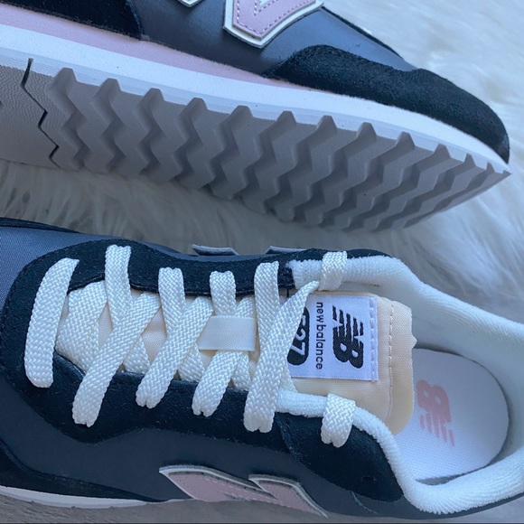 NWT New Balance 527 Women’s Shoes - Picture 8 of 9